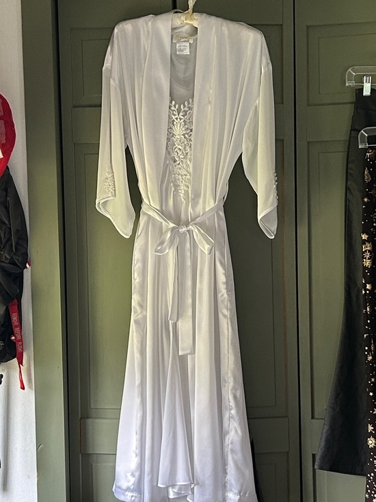 dentelle Other - Satin Long Robe with Lace Embroidery in White